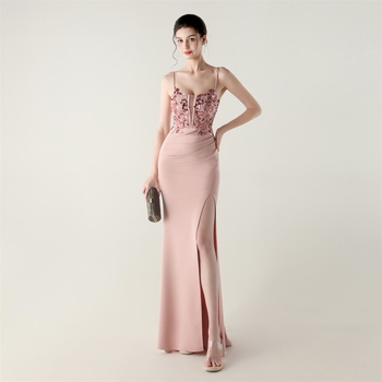 Haljina sa satenskim perlama i tubičastom vezom, pojas u obliku riblje kralježnice, bez rukava, uski kroj, pleteni poliester i elastan, proljeće 2025, Calino