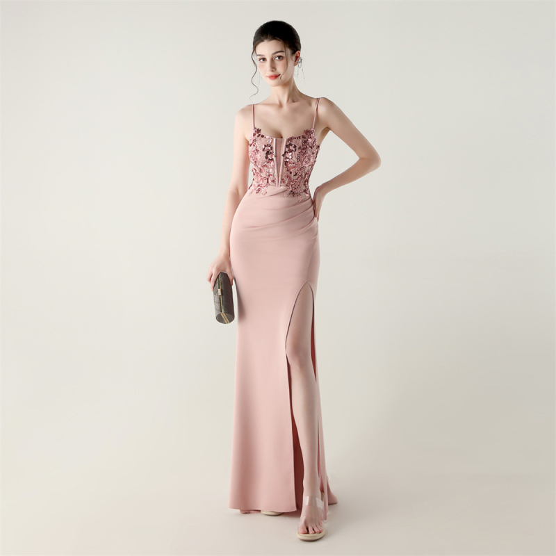 Haljina sa satenskim perlama i tubičastom vezom, pojas u obliku riblje kralježnice, bez rukava, uski kroj, pleteni poliester i elastan, proljeće 2025, Calino