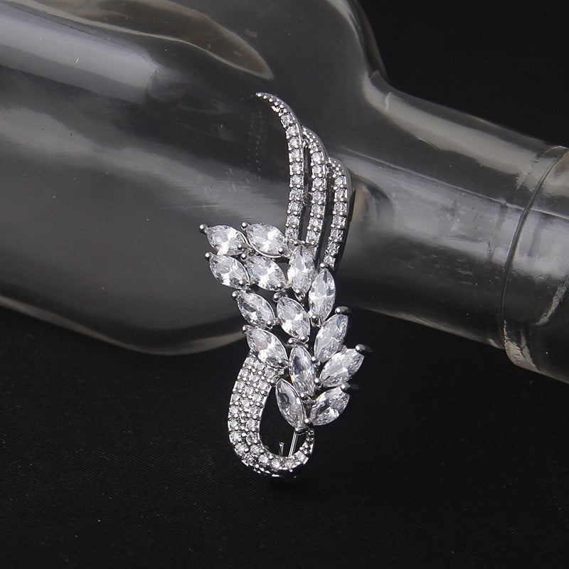 Brošnja leptir od legure s cirkonom i imitacijskim biserom, ugradnja, elegantan dizajn, proljeće 2025 izdanje