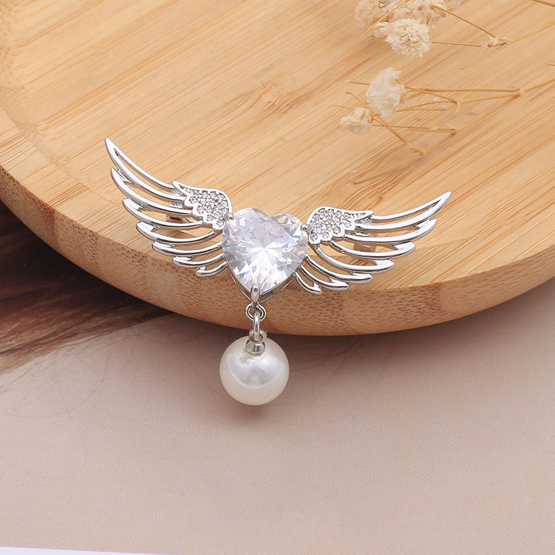 Brošnja leptir od legure s cirkonom i imitacijskim biserom, ugradnja, elegantan dizajn, proljeće 2025 izdanje