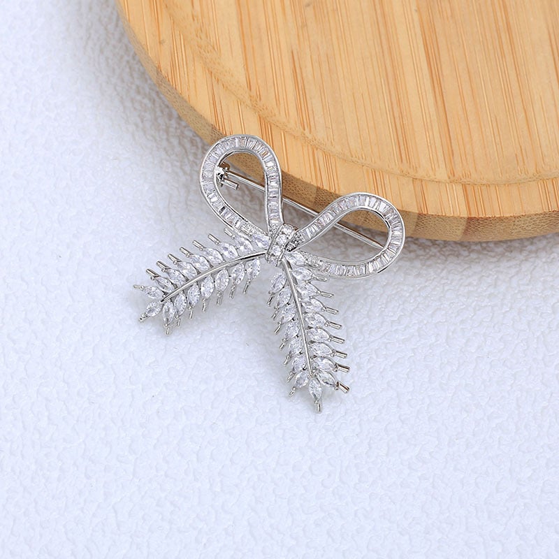 Brošnja leptir od legure s cirkonom i imitacijskim biserom, ugradnja, elegantan dizajn, proljeće 2025 izdanje