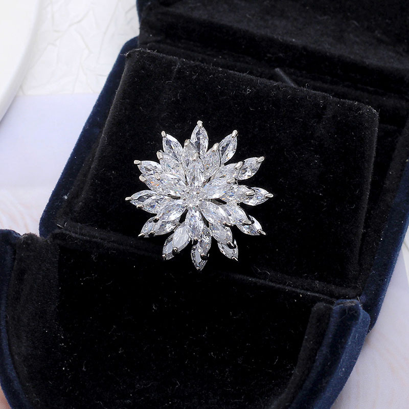 Brošnja leptir od legure s cirkonom i imitacijskim biserom, ugradnja, elegantan dizajn, proljeće 2025 izdanje