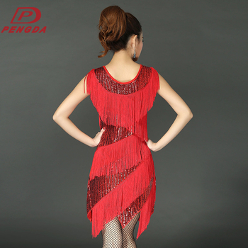 Latīna deju kleita ar spīguļiem un tambām uz siksnām; tīkla audums, odere 100% poliesters; vienkrāsains raksts; paredzēta pieaugušām dejotājām