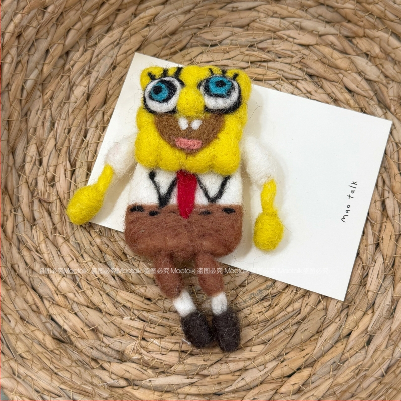 Broš od vunenog filca, ručna izrada, crtani motiv medvjed i dalmatinac, dekorativni dodatak