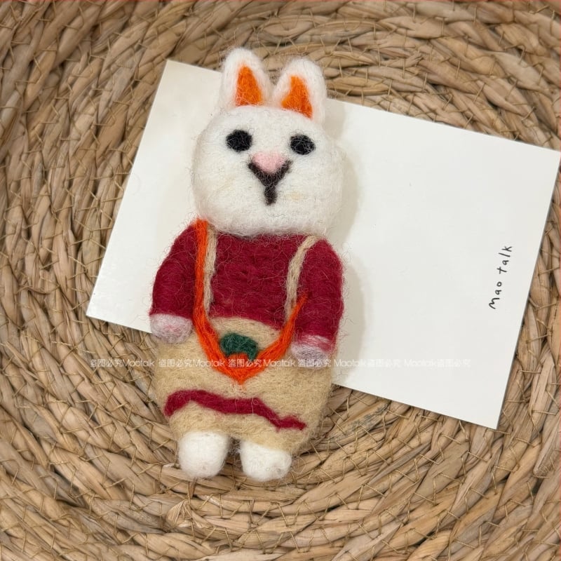 Broš od vunenog filca, ručna izrada, crtani motiv medvjed i dalmatinac, dekorativni dodatak