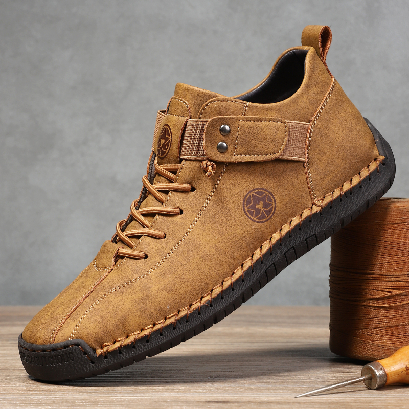 Muške Martin čizme, ručno šivane, srednje visine, prozrađivi gornji dio, slip-on s elastičnom trakom, gumeni potplat