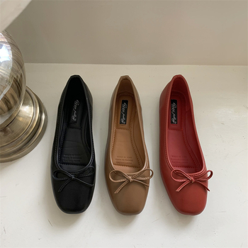 Ženske slip-on loaferice – okrugli vrh, niski gornji dio, ravna potplat; gornji materijal: super vlakno; ulošak: mikrovlakna; potplat: guma