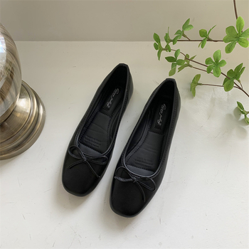 Ženske slip-on loaferice – okrugli vrh, niski gornji dio, ravna potplat; gornji materijal: super vlakno; ulošak: mikrovlakna; potplat: guma