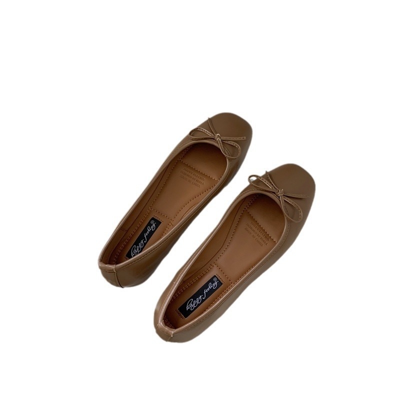 Ženske slip-on loaferice – okrugli vrh, niski gornji dio, ravna potplat; gornji materijal: super vlakno; ulošak: mikrovlakna; potplat: guma
