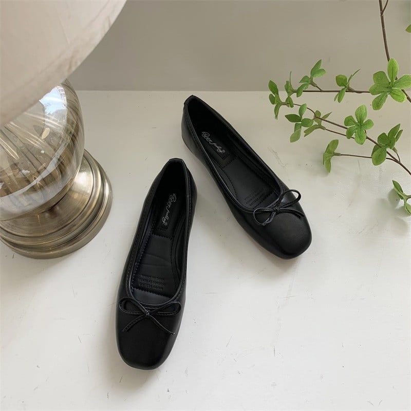 Ženske slip-on loaferice – okrugli vrh, niski gornji dio, ravna potplat; gornji materijal: super vlakno; ulošak: mikrovlakna; potplat: guma