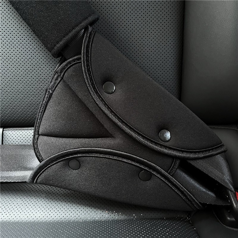 Laste auto turvavöö õla padja – reguleeritav kinnitus, vöö laiendus ja kaitseplaat, materjal jääsatiin