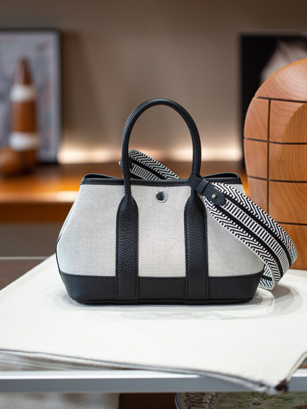 Remen za torbu preko ramena od kože prvog sloja i platna — ultra lagan, otporan na habanje, smanjuje teret; prugasti uzorak; kategorija: remen za torbu/rameni remen; izlazak proljeće 2025