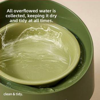 Keramikas kaķa ēdiena bļoda ar augstām kājiņām un slīpu malu kakla aizsardzībai, antiapgriešanās dizains; ABS ievietojums un koka kājas; piemērota kaķiem un maziem līdz vidējiem suņiem