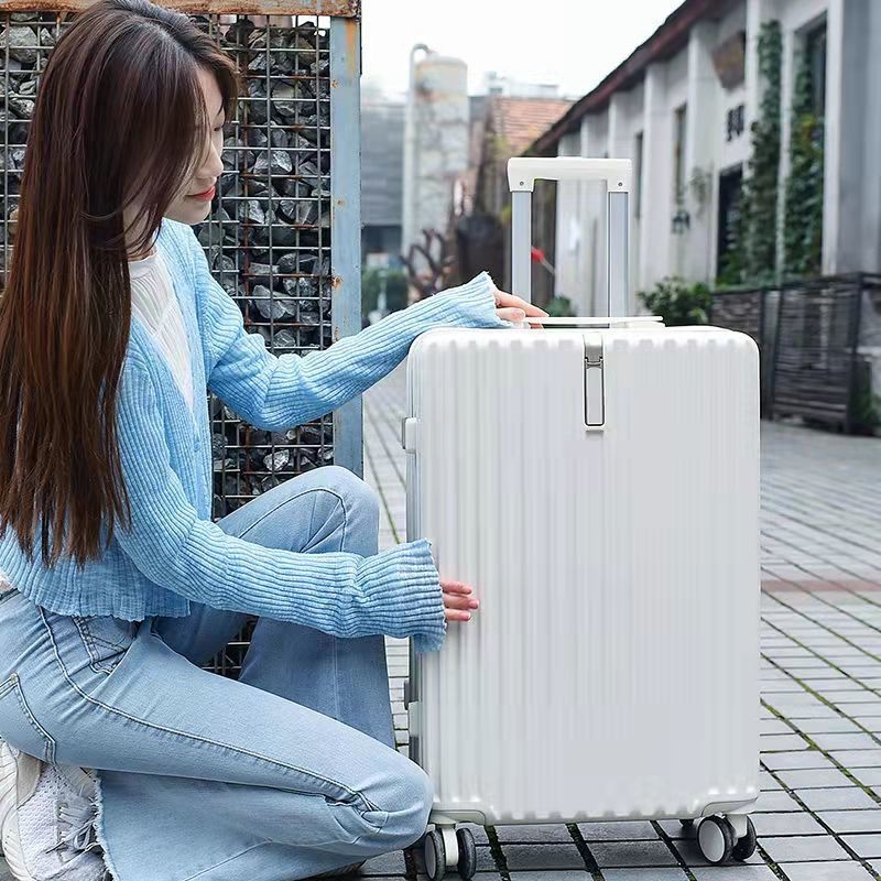 Ceļojumu koferis - alumīnija sakausējums, sānu atvērums, priekšējais atvērums, universālie riteņi