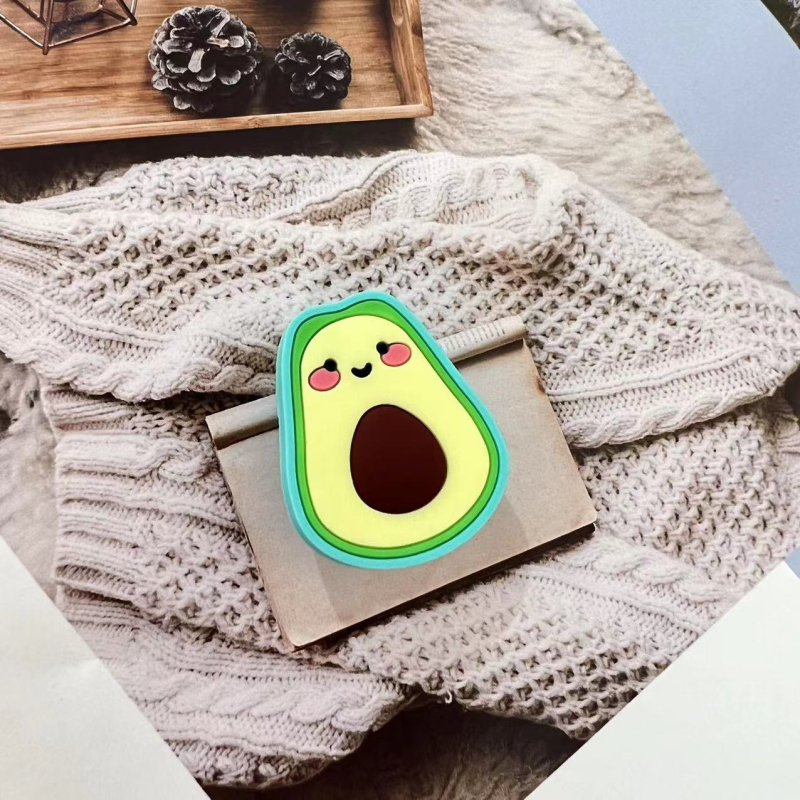 Apple duomenų kabelio vyniojimo įrenginys su karikatūriniu pingvino ir tigro dizainu; apsaugo kabelį nuo lūžimo; vyniojimo tipas: atviras; stilius: piešiniai; prekė Seven