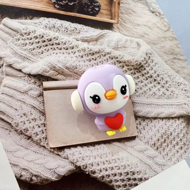 Apple duomenų kabelio vyniojimo įrenginys su karikatūriniu pingvino ir tigro dizainu; apsaugo kabelį nuo lūžimo; vyniojimo tipas: atviras; stilius: piešiniai; prekė Seven