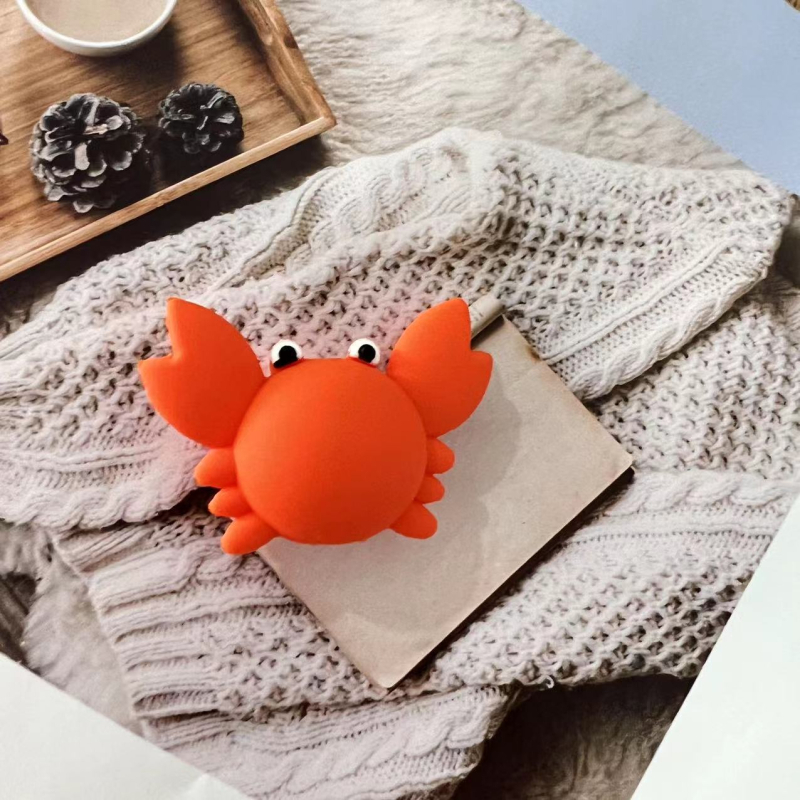 Apple duomenų kabelio vyniojimo įrenginys su karikatūriniu pingvino ir tigro dizainu; apsaugo kabelį nuo lūžimo; vyniojimo tipas: atviras; stilius: piešiniai; prekė Seven