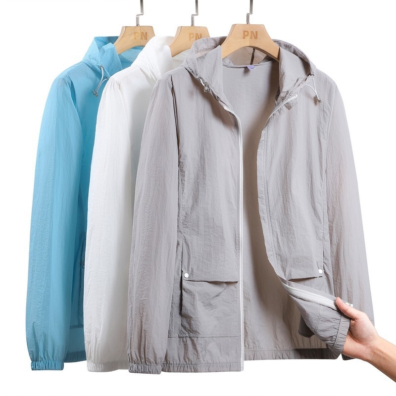 Vīriešu vasaras kapucēta jaka no vieglas auduma ar UPF50+ UV aizsardzību, kabatas ar rāvējslēdzējiem, spilgts raksts