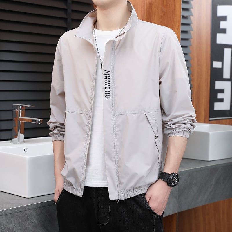 Vīriešu vasaras kapucēta jaka no vieglas auduma ar UPF50+ UV aizsardzību, kabatas ar rāvējslēdzējiem, spilgts raksts