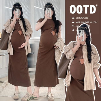 Rasedate suvine komplekt – triibuline puuvillane topp ja midi seelik, kaheosaline komplekt