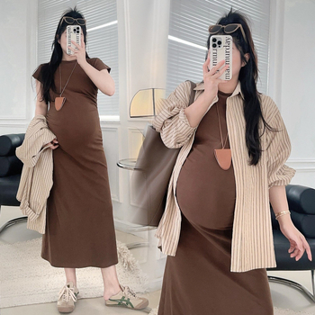 Rasedate suvine komplekt – triibuline puuvillane topp ja midi seelik, kaheosaline komplekt