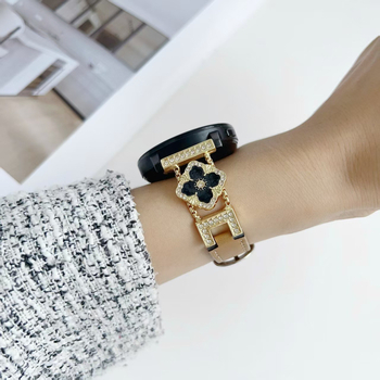 Feidi nahast rihm Apple Watch S10 jaoks teemantide akcentide ja nelja lehe motiiviga (Materjal: naturaalse nahk; Stiil: mood; Bränd: Feidi; Ühilduvus: Apple Watch S10)