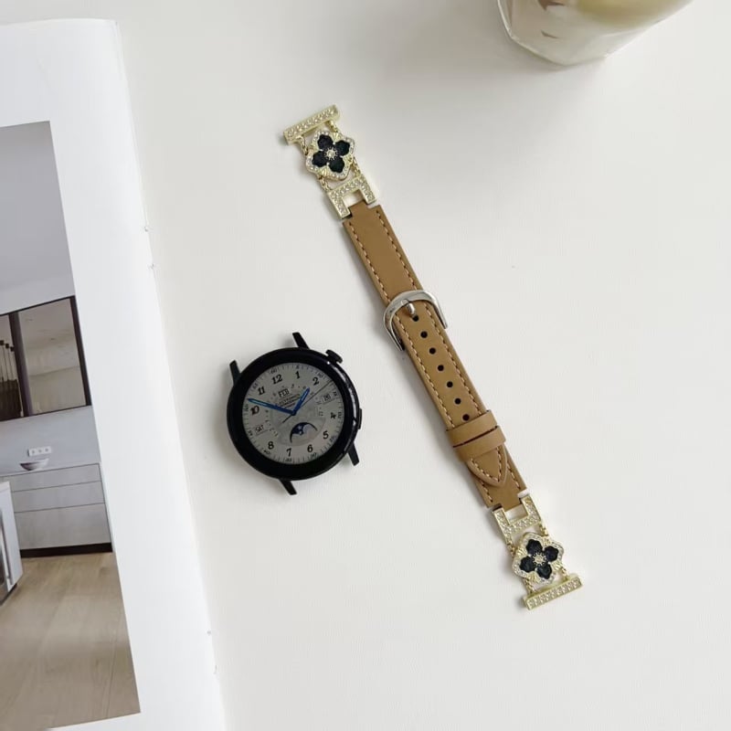 Feidi nahast rihm Apple Watch S10 jaoks teemantide akcentide ja nelja lehe motiiviga (Materjal: naturaalse nahk; Stiil: mood; Bränd: Feidi; Ühilduvus: Apple Watch S10)