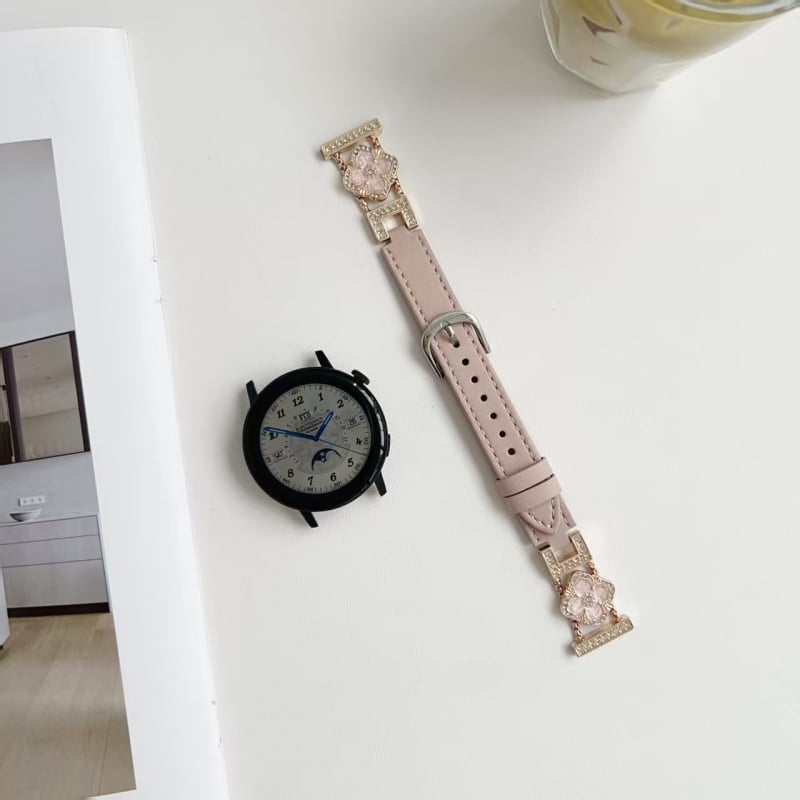 Feidi nahast rihm Apple Watch S10 jaoks teemantide akcentide ja nelja lehe motiiviga (Materjal: naturaalse nahk; Stiil: mood; Bränd: Feidi; Ühilduvus: Apple Watch S10)