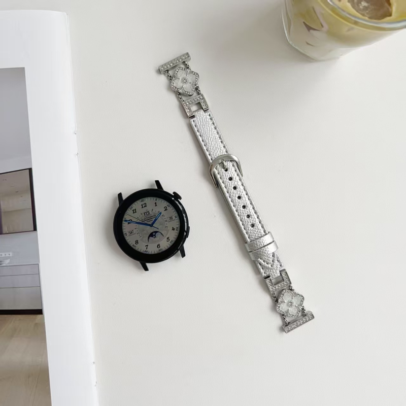 Feidi nahast rihm Apple Watch S10 jaoks teemantide akcentide ja nelja lehe motiiviga (Materjal: naturaalse nahk; Stiil: mood; Bränd: Feidi; Ühilduvus: Apple Watch S10)