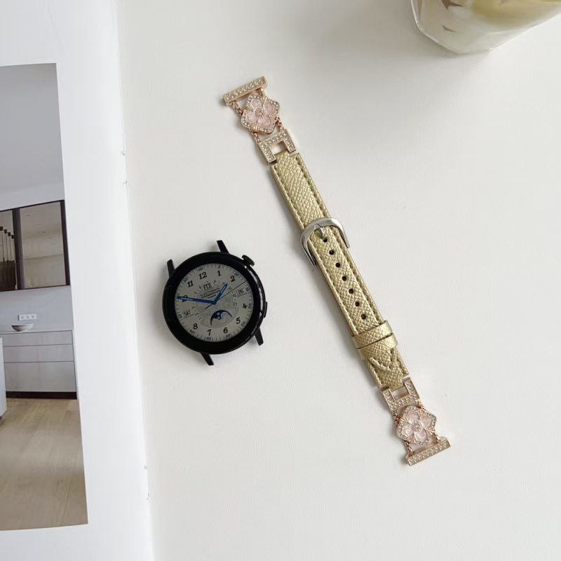 Feidi nahast rihm Apple Watch S10 jaoks teemantide akcentide ja nelja lehe motiiviga (Materjal: naturaalse nahk; Stiil: mood; Bränd: Feidi; Ühilduvus: Apple Watch S10)