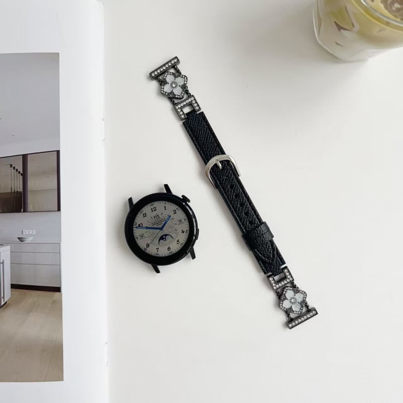 Feidi nahast rihm Apple Watch S10 jaoks teemantide akcentide ja nelja lehe motiiviga (Materjal: naturaalse nahk; Stiil: mood; Bränd: Feidi; Ühilduvus: Apple Watch S10)