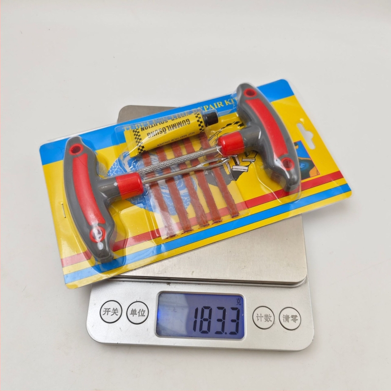 Riepu remonta komplekts no dzelzs un PP+PVC konstrukcijas, paredzēts motocikliem un elektriskajiem transportlīdzekļiem