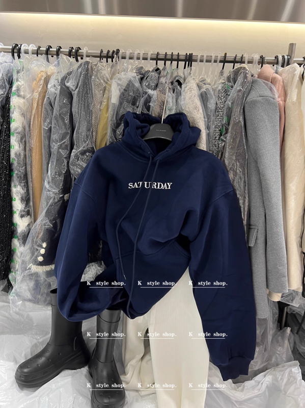 Hooded sweatshirt od pamuk-poliester tkanine, s izvezom slova, širokog kroja, ultra kratka duljina, za žene