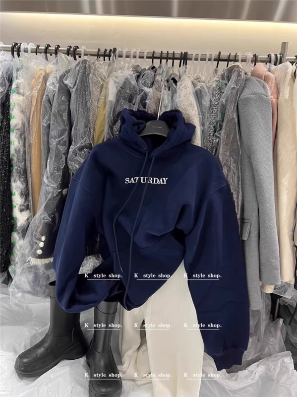 Hooded sweatshirt od pamuk-poliester tkanine, s izvezom slova, širokog kroja, ultra kratka duljina, za žene
