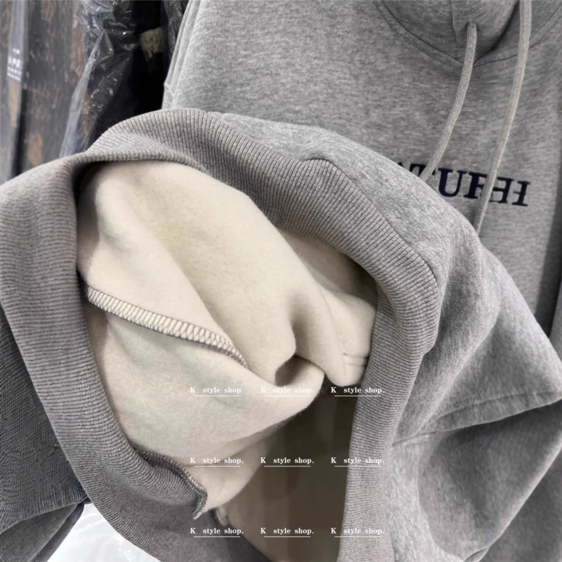 Hooded sweatshirt od pamuk-poliester tkanine, s izvezom slova, širokog kroja, ultra kratka duljina, za žene