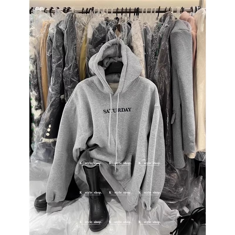 Hooded sweatshirt od pamuk-poliester tkanine, s izvezom slova, širokog kroja, ultra kratka duljina, za žene