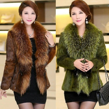 Medirui kažokādas mētelis ar ratona kažokādas apkakli, vidējā garuma, sievietēm