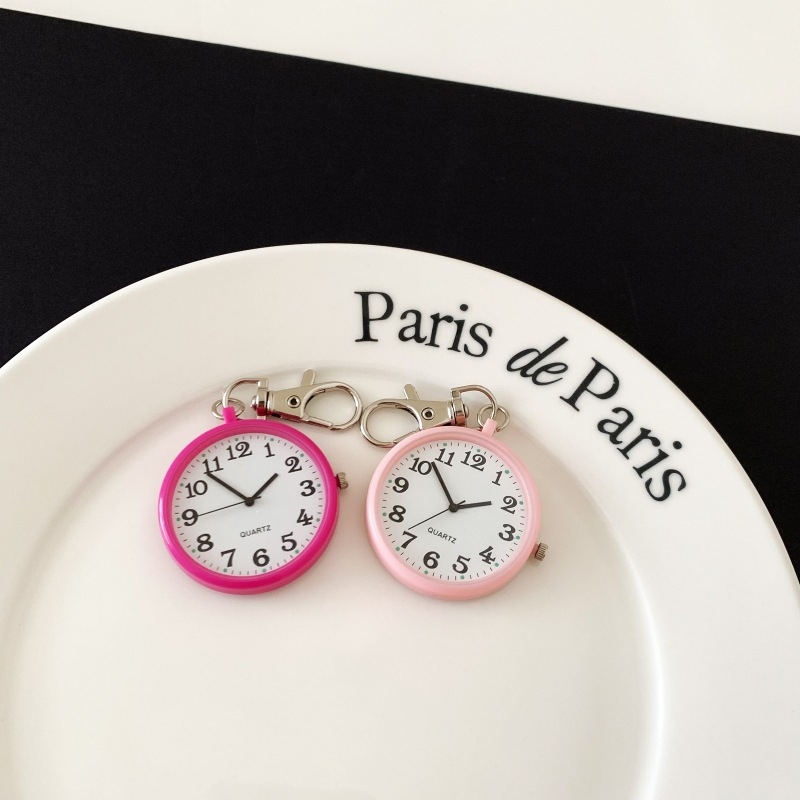 Kvarcni džepni sat, analogni prikaz, spiralna krunica, plastično kućište, unisex, prenosiv