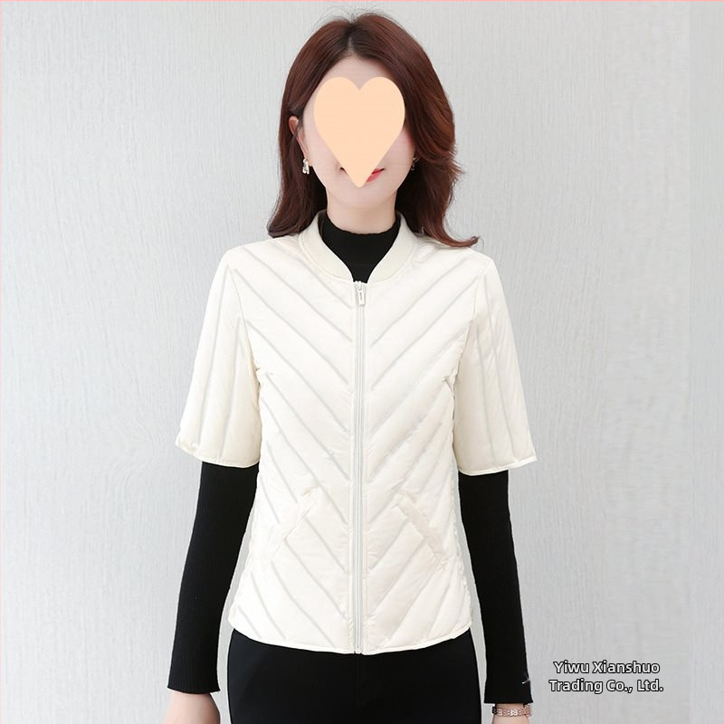 Šaura pieguļošā pūka vestē ar stāvošu apkakli, pildījums no pīļu pūka, ultra īss garums ≤40 cm, pildījums virs 450 g