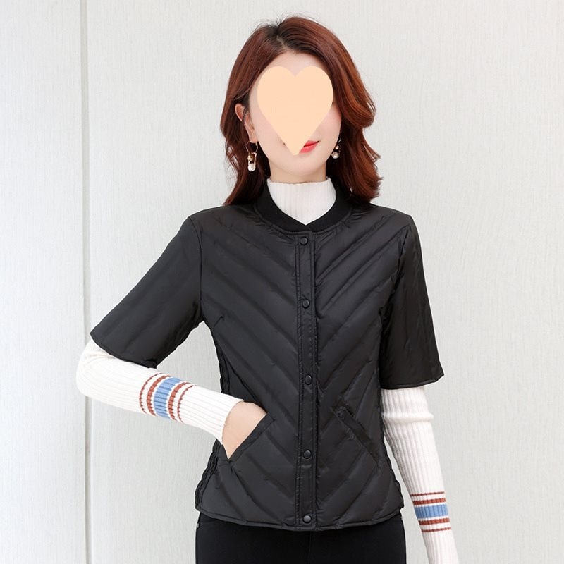 Šaura pieguļošā pūka vestē ar stāvošu apkakli, pildījums no pīļu pūka, ultra īss garums ≤40 cm, pildījums virs 450 g