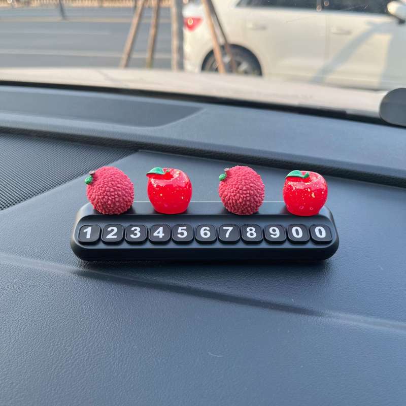 Auto dekoratīvs aksesuārs: pagaidu stāvvietas numura plāksīte ar Lychee motīvu, sveķi, modelis 01