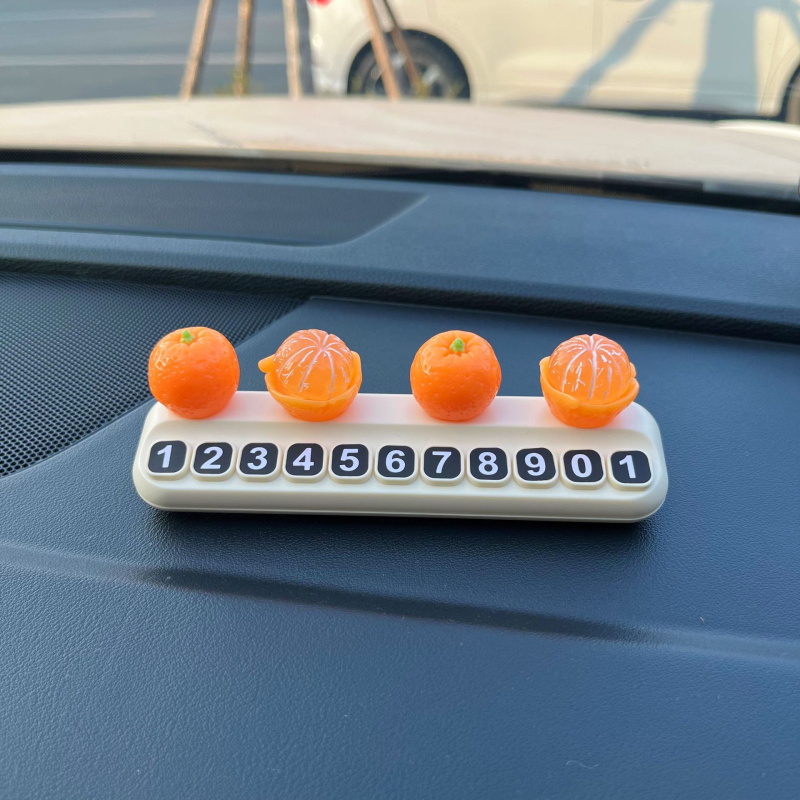 Auto dekoratīvs aksesuārs: pagaidu stāvvietas numura plāksīte ar Lychee motīvu, sveķi, modelis 01