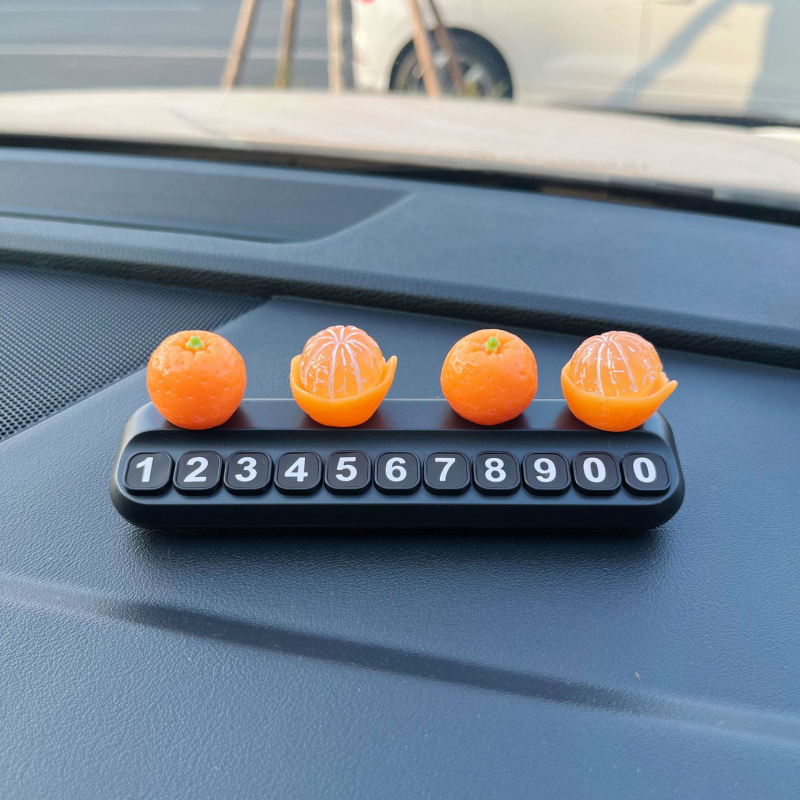 Auto dekoratīvs aksesuārs: pagaidu stāvvietas numura plāksīte ar Lychee motīvu, sveķi, modelis 01