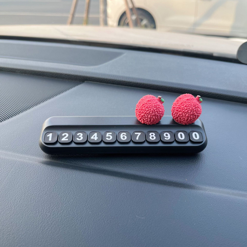 Auto dekoratīvs aksesuārs: pagaidu stāvvietas numura plāksīte ar Lychee motīvu, sveķi, modelis 01