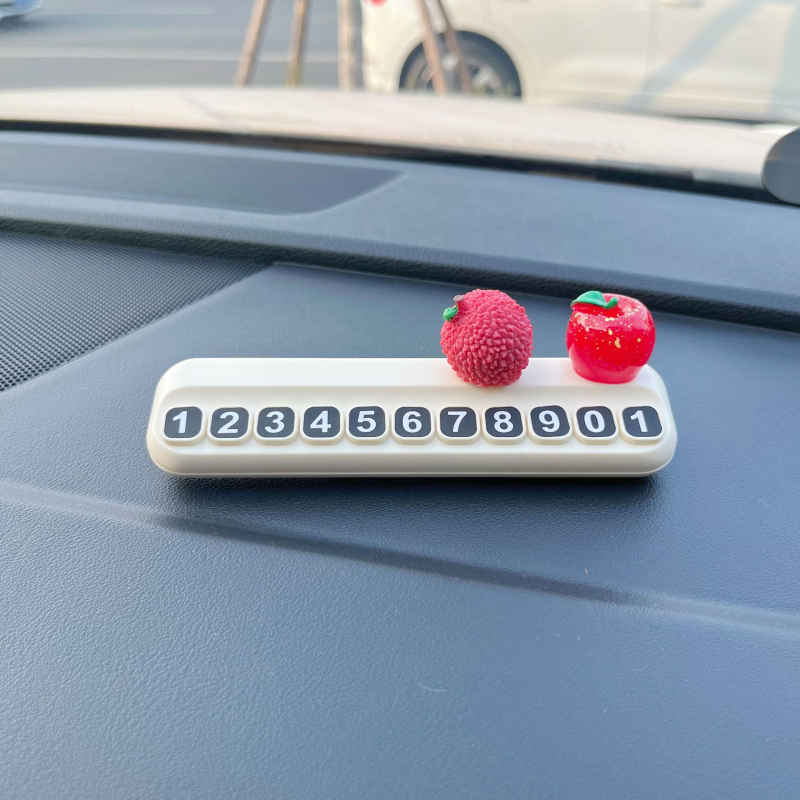 Auto dekoratīvs aksesuārs: pagaidu stāvvietas numura plāksīte ar Lychee motīvu, sveķi, modelis 01