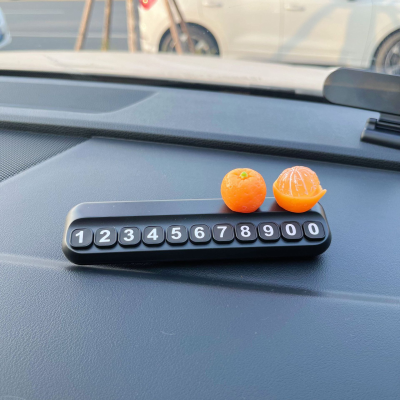 Auto dekoratīvs aksesuārs: pagaidu stāvvietas numura plāksīte ar Lychee motīvu, sveķi, modelis 01