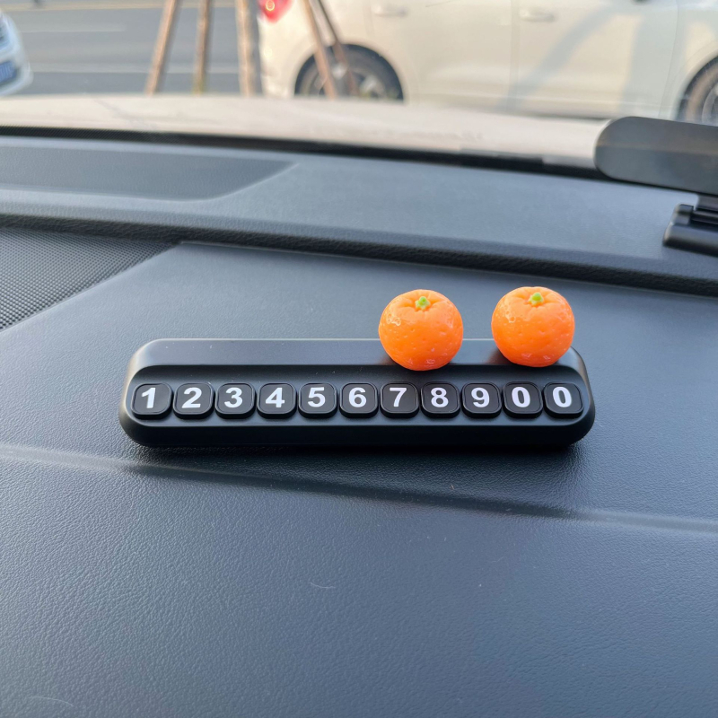 Auto dekoratīvs aksesuārs: pagaidu stāvvietas numura plāksīte ar Lychee motīvu, sveķi, modelis 01