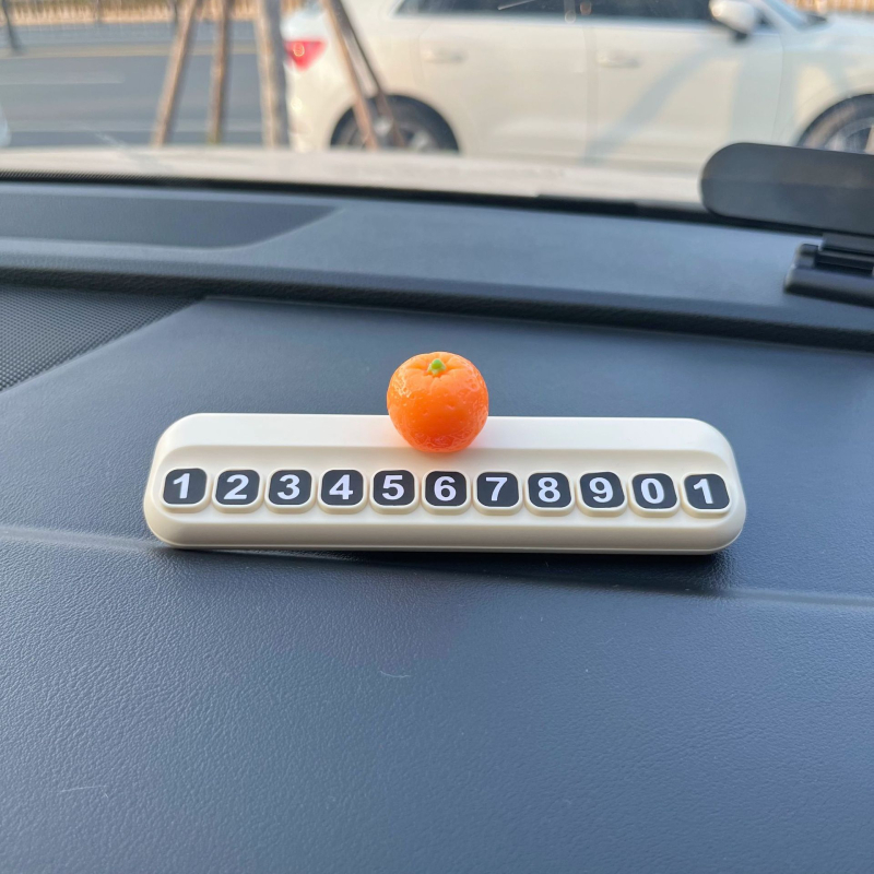 Auto dekoratīvs aksesuārs: pagaidu stāvvietas numura plāksīte ar Lychee motīvu, sveķi, modelis 01