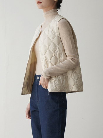 Пухена жилетка за жени, бял гъши пух 86–90%, тесен силует, еднопредно закопчаване, без яка