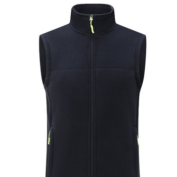 Töövest, kitsas lõige, lapel-kaelus, topeltkinnisus, triibuline muster, plüüsne kangas küülikukarva, polüester vooder, külgtaskud